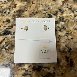 Emile Gold stud Earrings